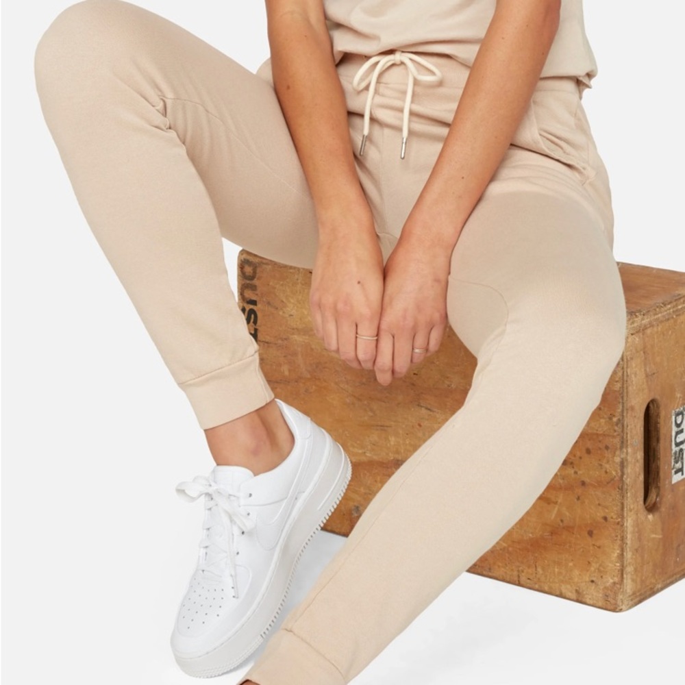 NWOT.   MATE The Label Organic Cotton Terry Classic Jogger Latte size Small